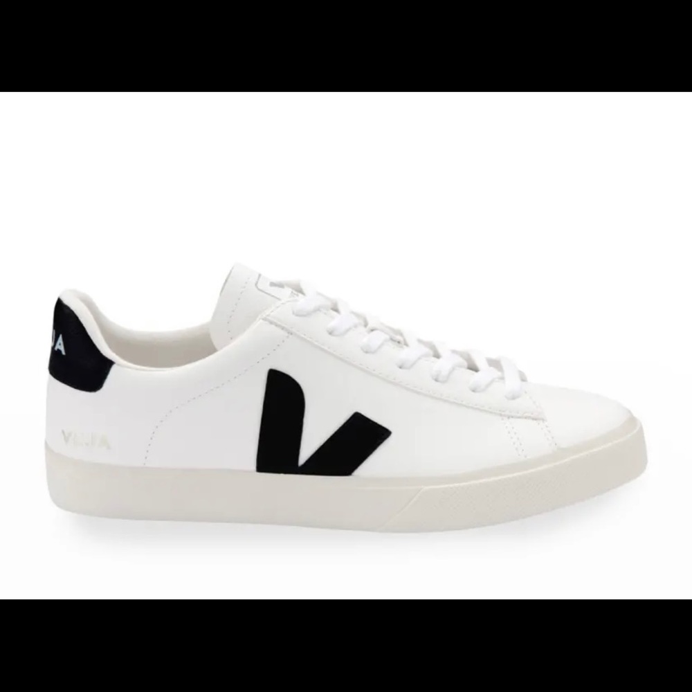 VEJA leather low top sneakers. Black and white size 8(38).